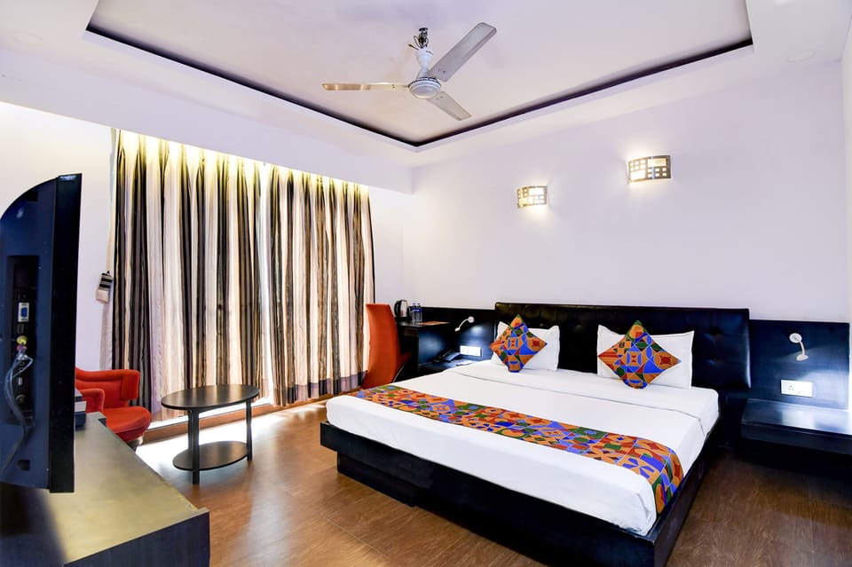 Deluxe Room | Egyptian cotton sheets, premium bedding, in-room safe, desk