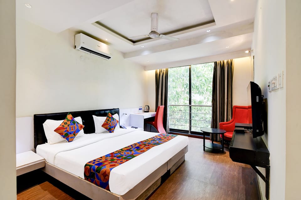 Premium Room, 1 Double Bed | Egyptian cotton sheets, premium bedding, in-room safe, desk