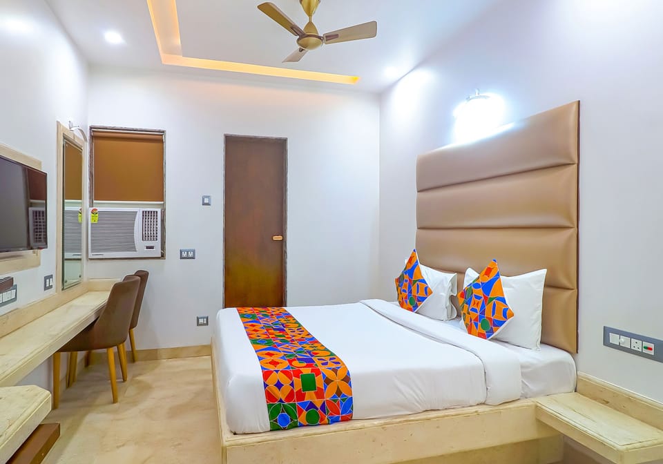 Deluxe Room | Egyptian cotton sheets, premium bedding, in-room safe, desk
