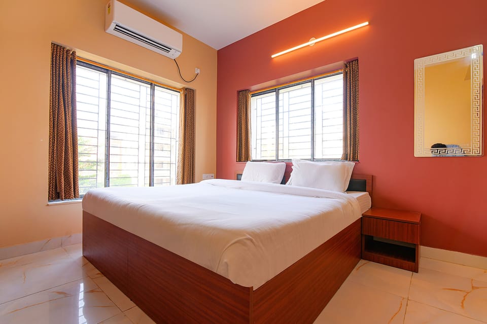 Egyptian cotton sheets, premium bedding, in-room safe, desk