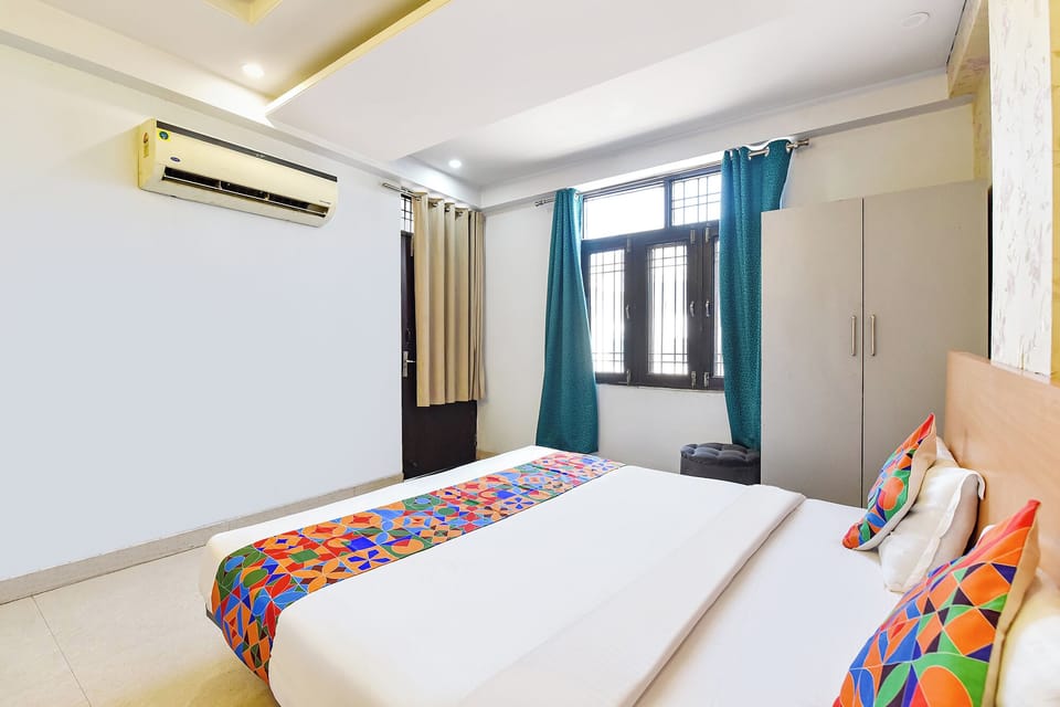Egyptian cotton sheets, premium bedding, in-room safe, desk