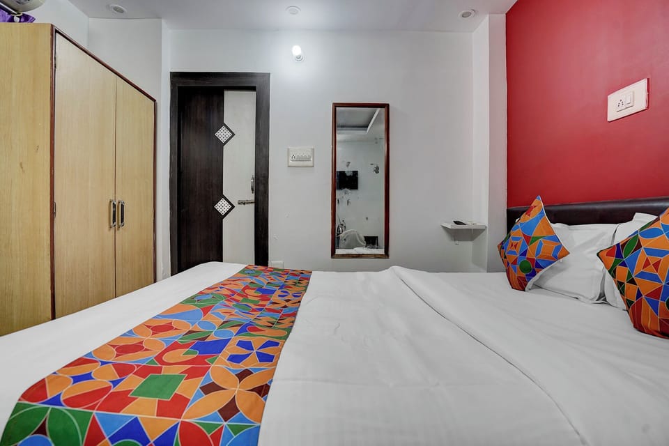 Premium Room | Egyptian cotton sheets, premium bedding, in-room safe, desk