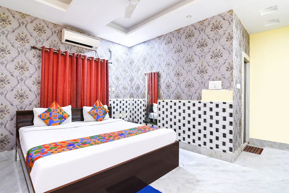 Deluxe Room | Egyptian cotton sheets, premium bedding, in-room safe, desk
