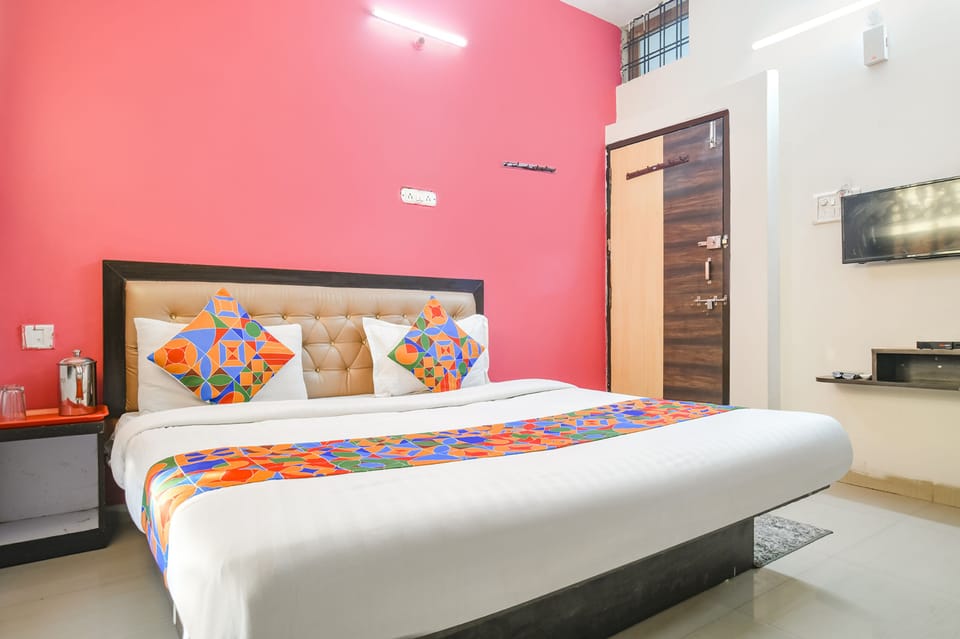 Executive Room | Egyptian cotton sheets, premium bedding, in-room safe, desk
