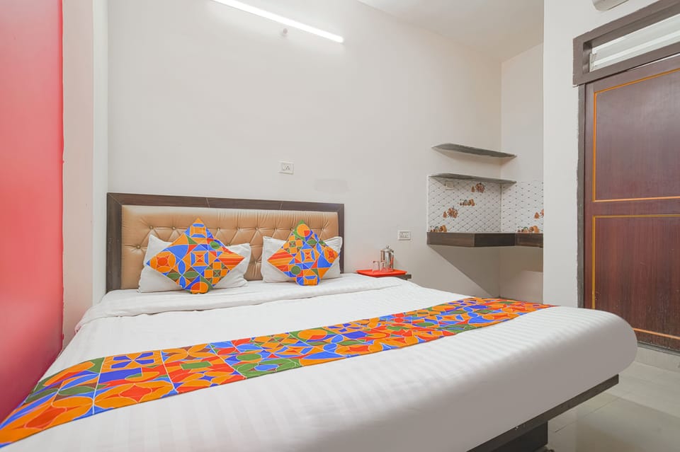 Deluxe Room | Egyptian cotton sheets, premium bedding, in-room safe, desk