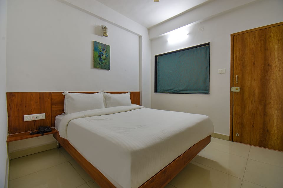 Deluxe Room | Egyptian cotton sheets, premium bedding, in-room safe, free WiFi