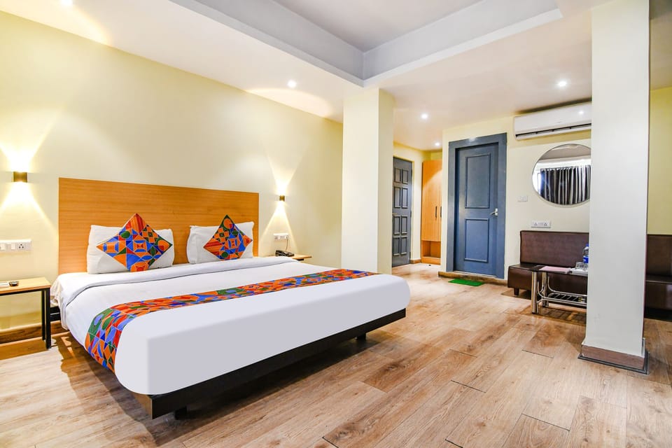 Premium Room | Egyptian cotton sheets, premium bedding, in-room safe, desk