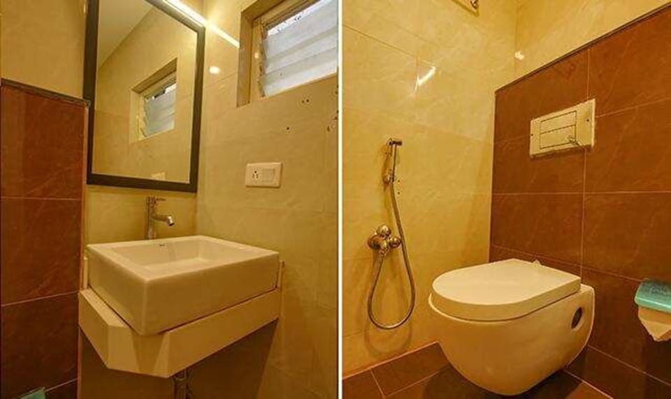 Deluxe Room | Bathroom | Shower, rainfall showerhead, free toiletries, towels