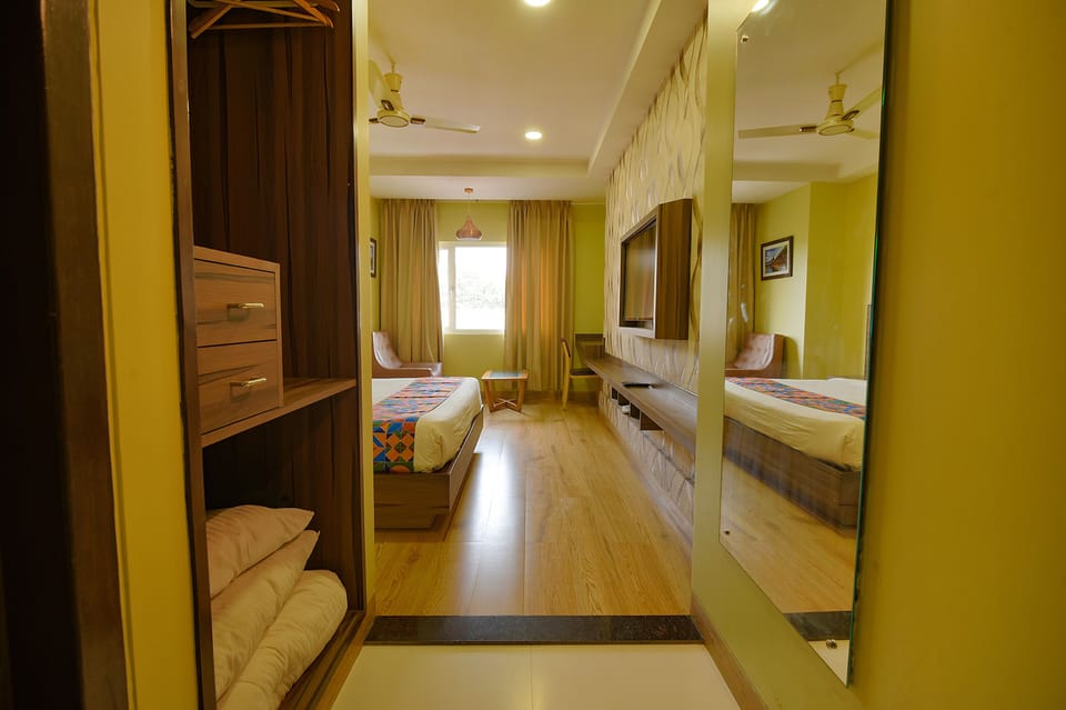 Egyptian cotton sheets, premium bedding, in-room safe, desk