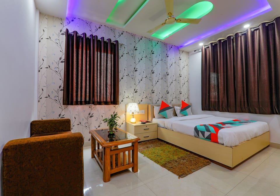 Deluxe Room | Egyptian cotton sheets, premium bedding, in-room safe, desk