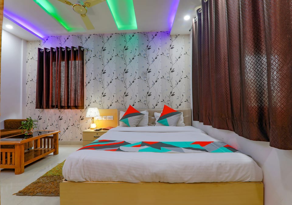 Deluxe Room | Egyptian cotton sheets, premium bedding, in-room safe, desk