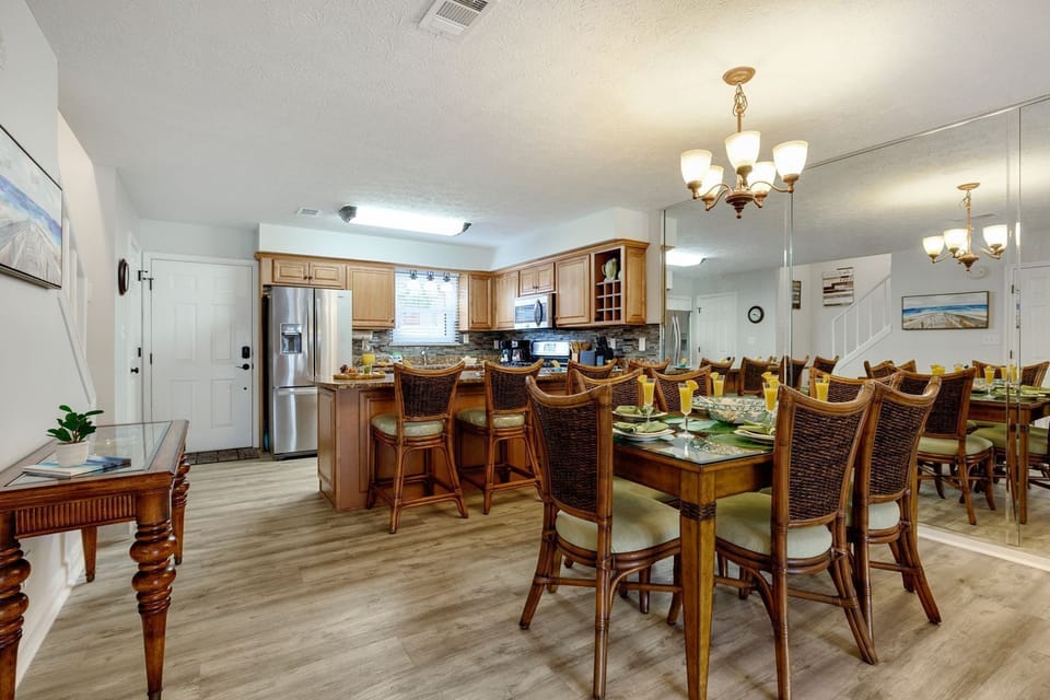 Dining Room & Kitchen Area