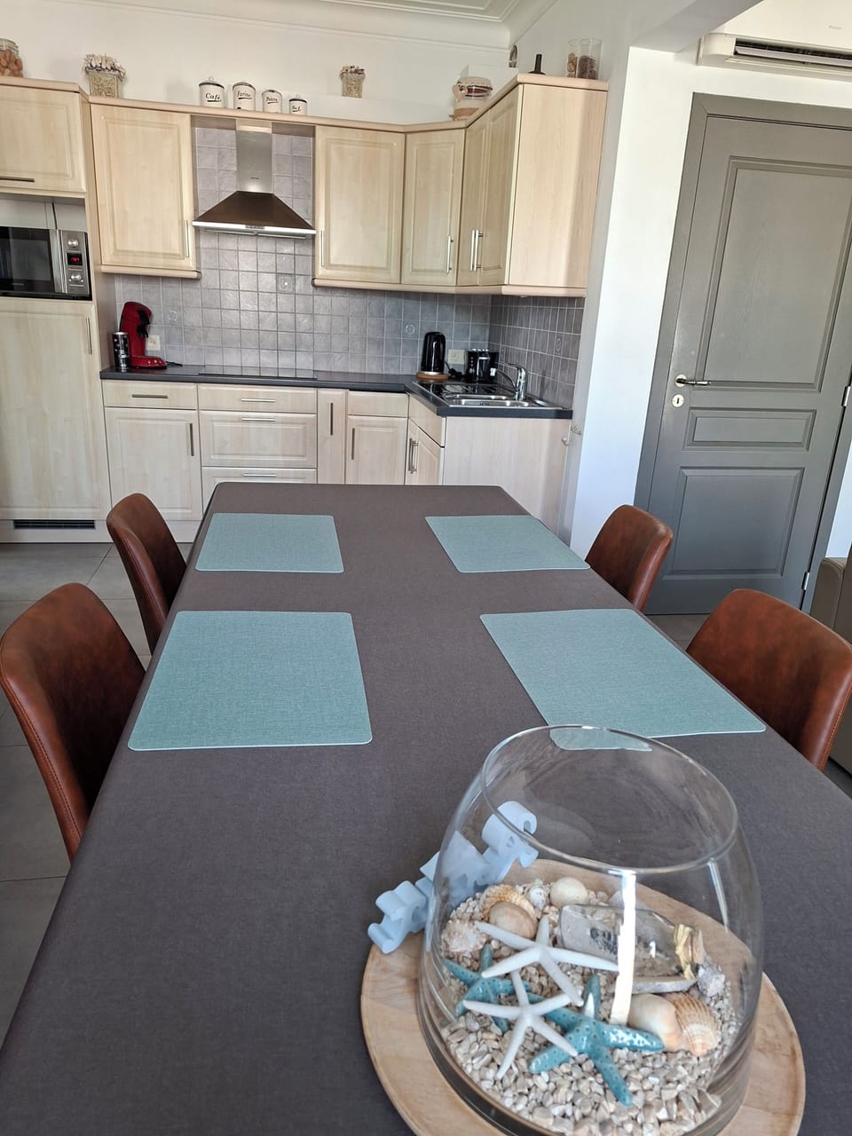 Family Apartment, 2 Bedrooms, Non Smoking, Corner | Private kitchen | Coffee/tea maker, fridge, microwave, electric kettle