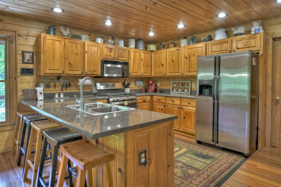 Fully stocked kitchen is perfect for this family cabin rental in Georgia