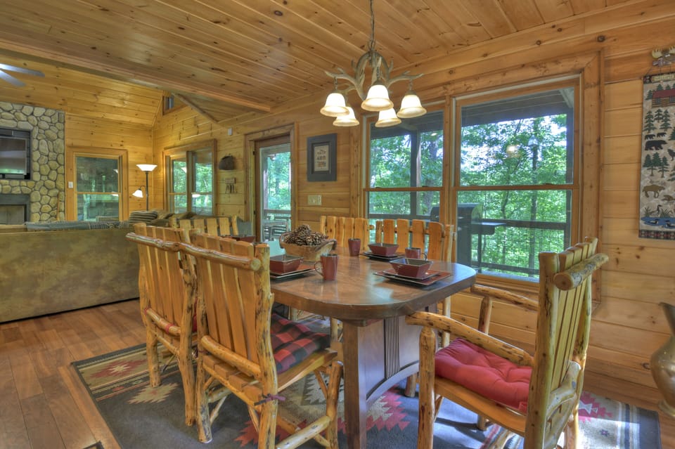 Beautiful Georgia Mountain decor throughout the cabin