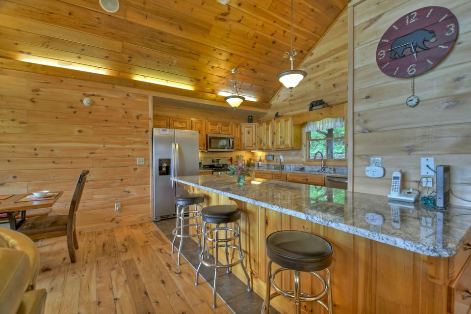 Beautiful Granite Counter Tops And Stainless Steel Appliances