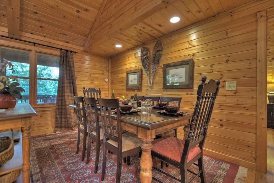 Pet-friendly cabin rental with upscale amenities and tons of room for the whole family!