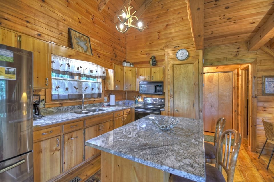 Gorgeous custom granite and stainless appliances at this luxury cabin rental 