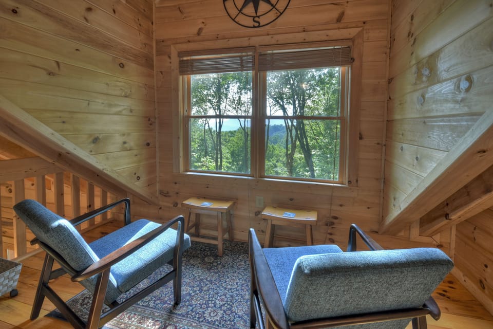 Lofty Vista - Relax And Gaze At the Stars At This Mountain View Cabin Rental