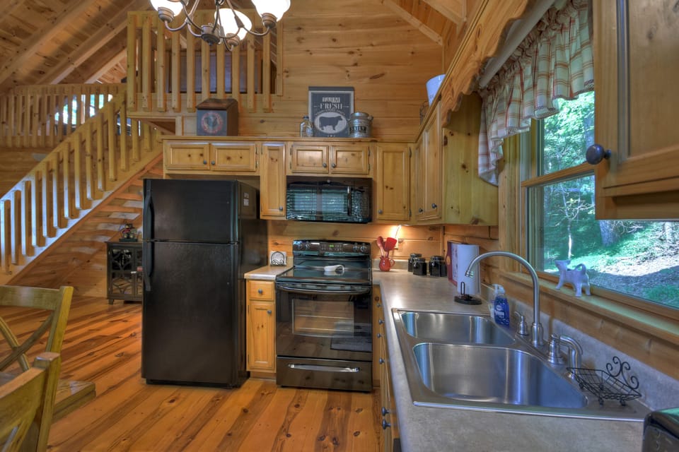 Lofty Vista - Blue Ridge Cabin Rental