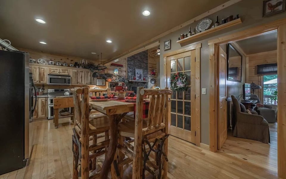 Roost On The Ridge - North Georgia Cabin Rental