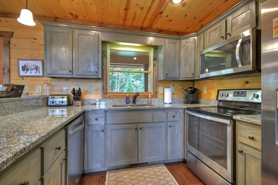 Wakin' On A Pretty Day - Blue Ridge Cabin Rental