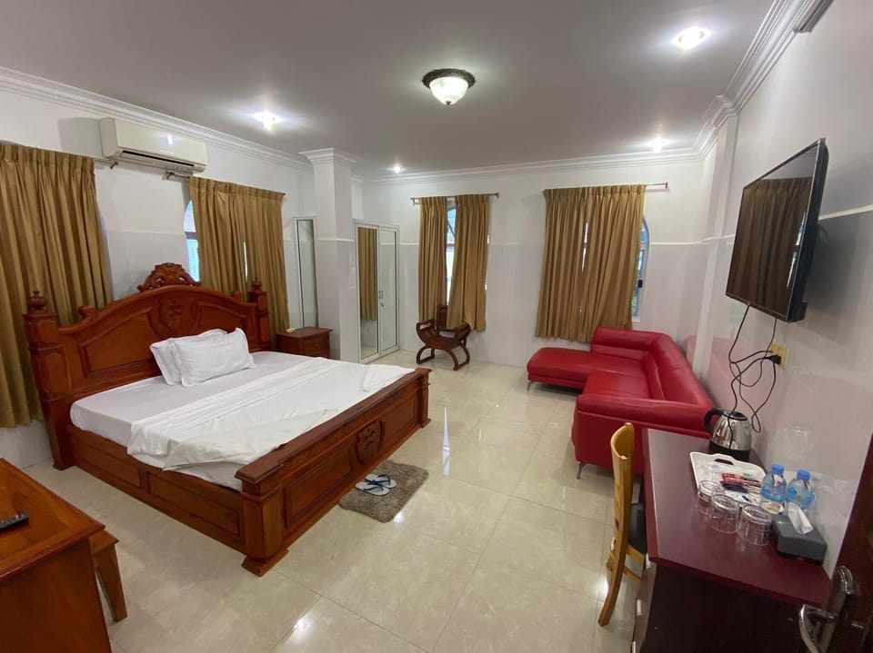 Minibar, desk, blackout drapes, free WiFi