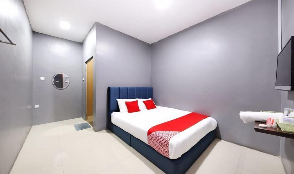 Standard Double Room | Iron/ironing board (on request), WiFi (free), bed sheets