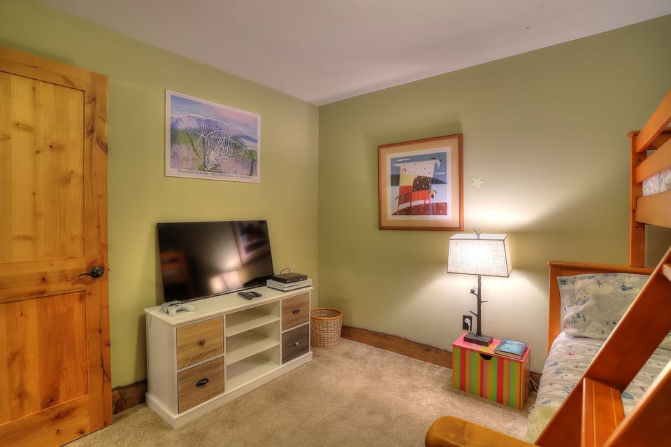 Extra Living Space: Bunkbed (twin over double) with TV