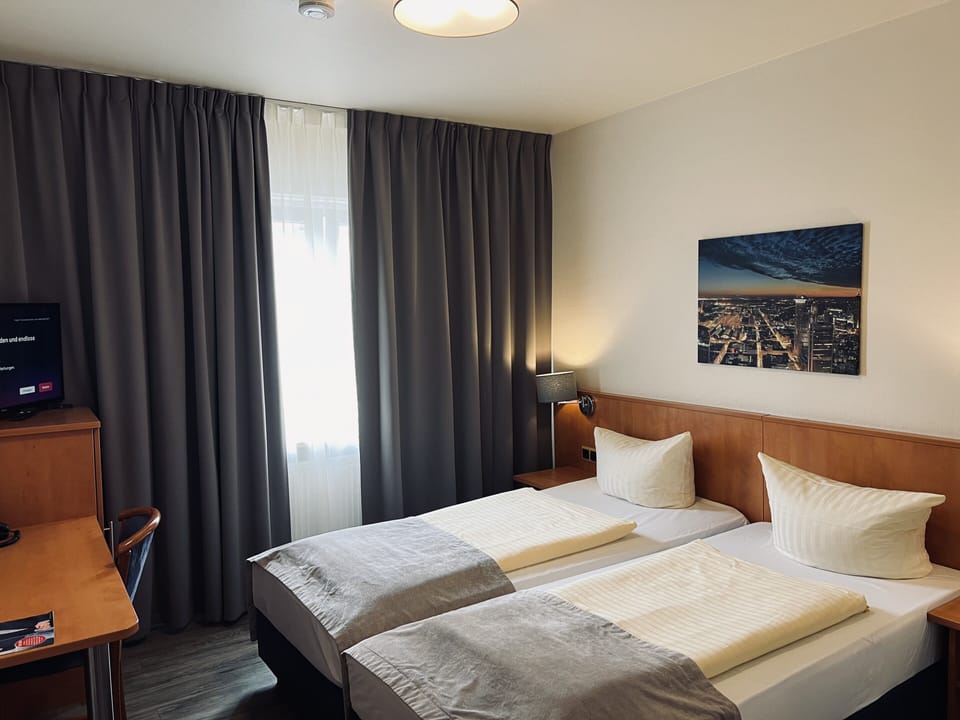 Standard Single Room, 1 Twin Bed (Single bed (90cm x 230cm) for 1 Pers.) | Minibar, desk, free WiFi