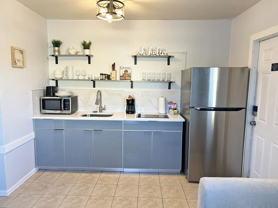 Fully equipped kitchenette providing essential tools for a comfortable stay.