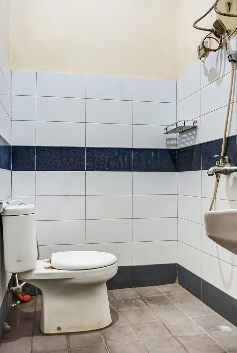 Standard Double Room | Bathroom | Shower, towels