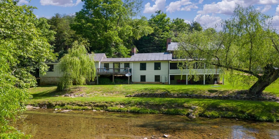 Cabin exterior rear