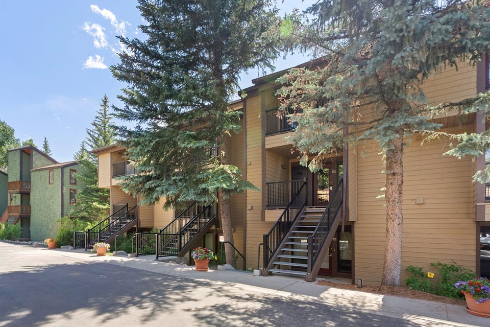 La Casa Condos Exterior in Summer