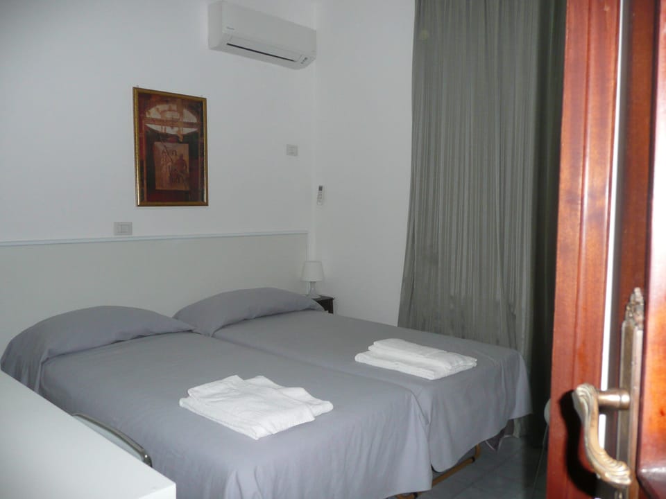 Suite | Egyptian cotton sheets, premium bedding, memory foam beds, in-room safe