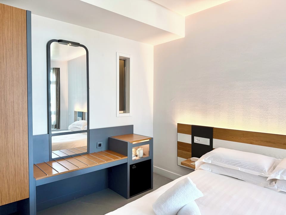 Smart Double Room | In-room safe, soundproofing, free WiFi, bed sheets