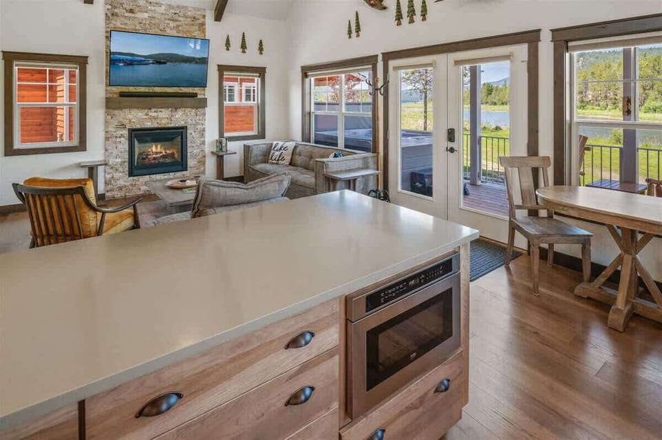 Living room and kitchen off the riverside entry way and gas fireplace