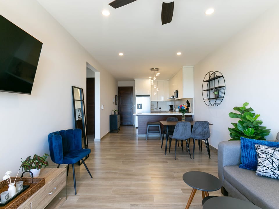 Living area to kitchen