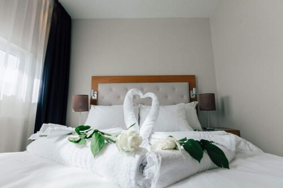 Family Room, 1 Bedroom | Select Comfort beds, desk, soundproofing, free WiFi