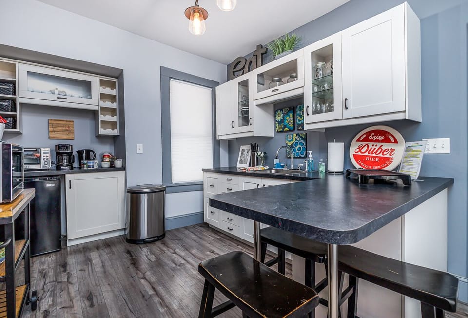 Spacious kitchenette. Seating for 3 at countertop.