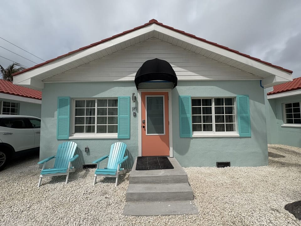 Beach bungalow with 2 parking space