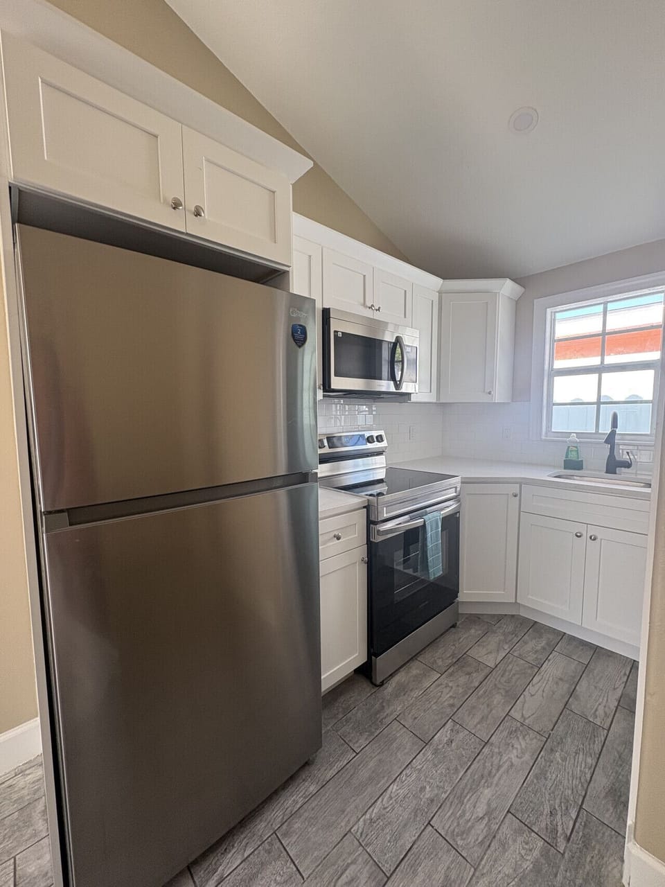 Full size kitchen