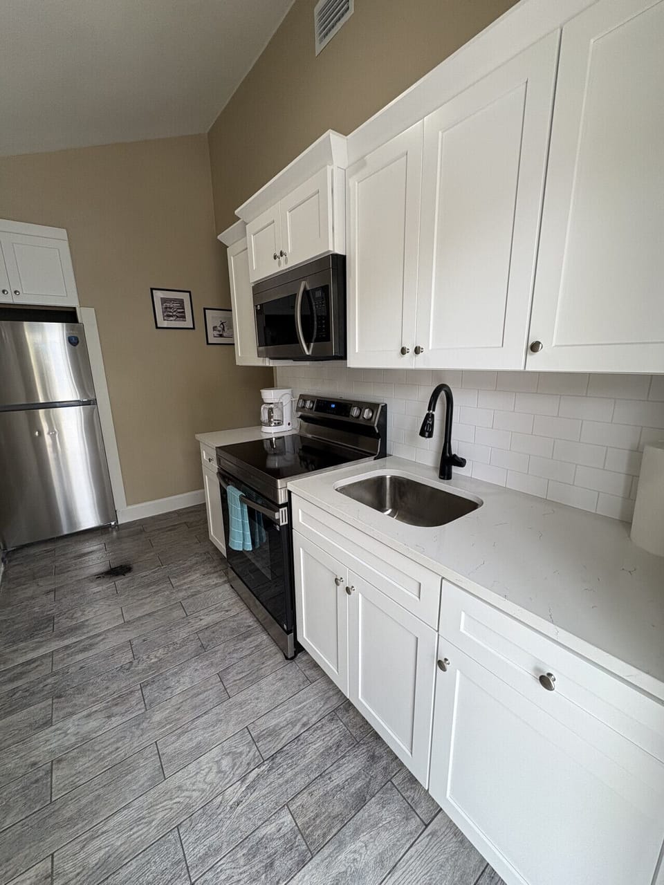 Full size kitchen