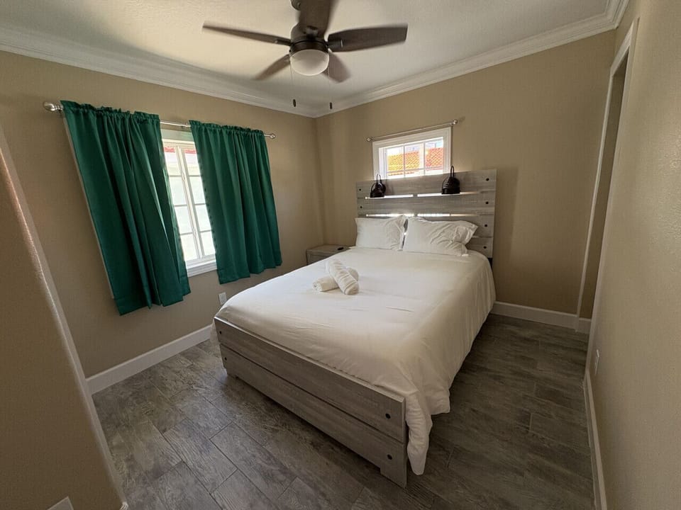 Queen bedroom #2
