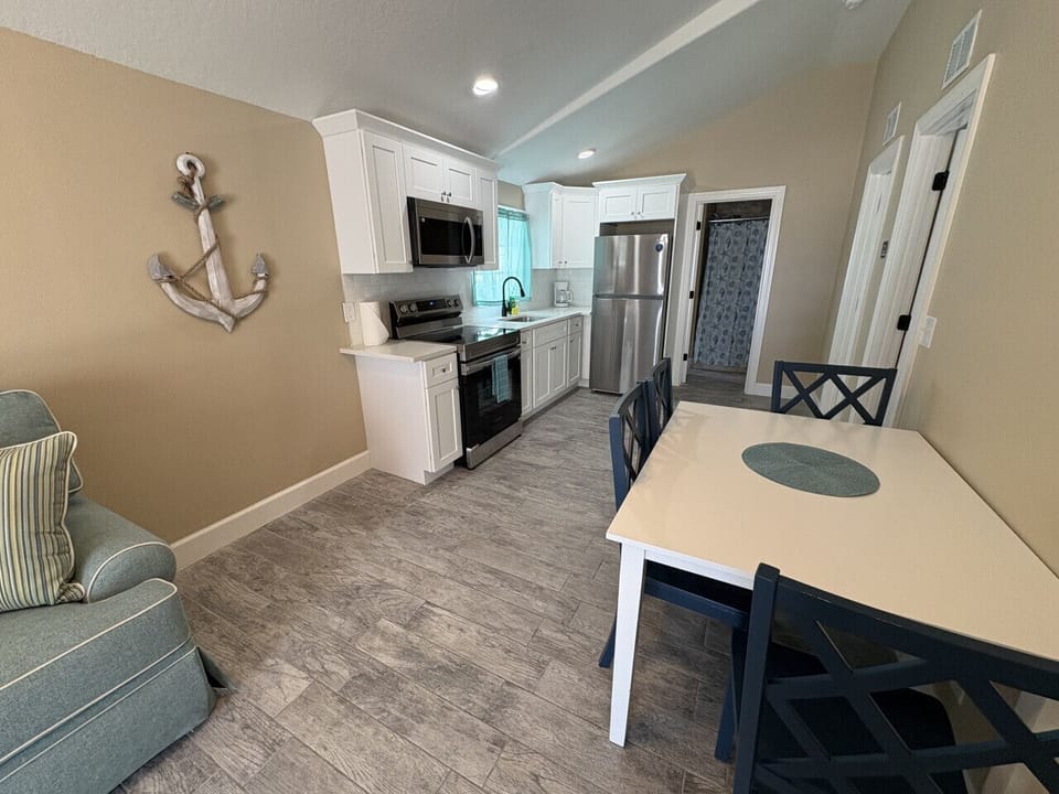 Open concept: Kitchen, dining and living room