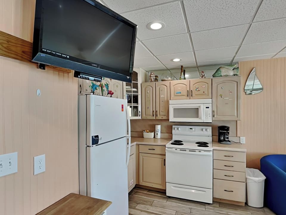 Continental #319 - Kitchen