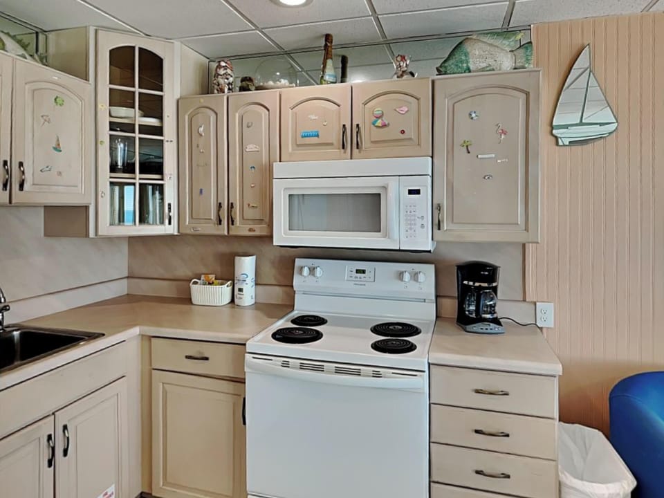 Continental #319 - Kitchen