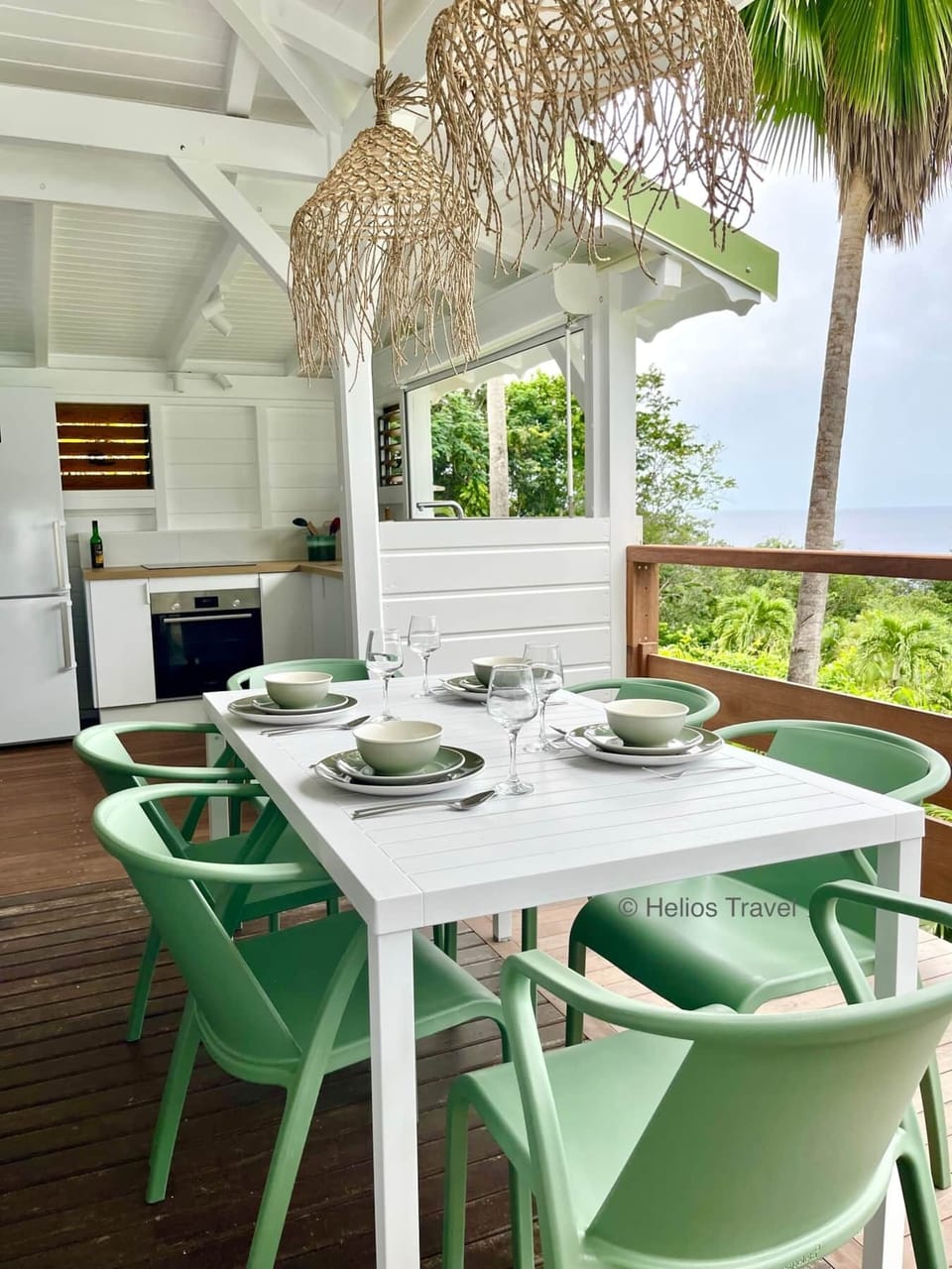 Etoile Matutine dining area