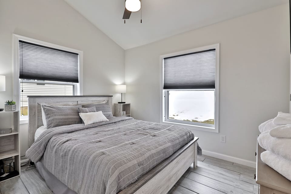Rutland's Hidden Gem: 2 Br/1ba Renovated Home Close To Everything 2 Bedroom Home House in Rutland