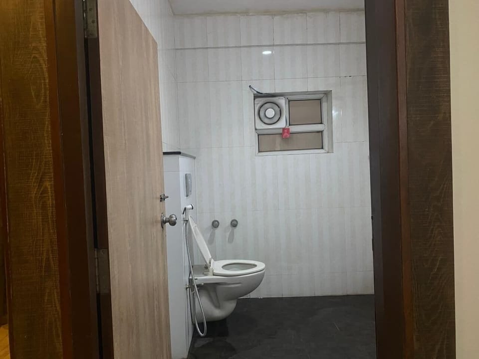 Deluxe Room | Minibar, in-room safe, desk, blackout drapes